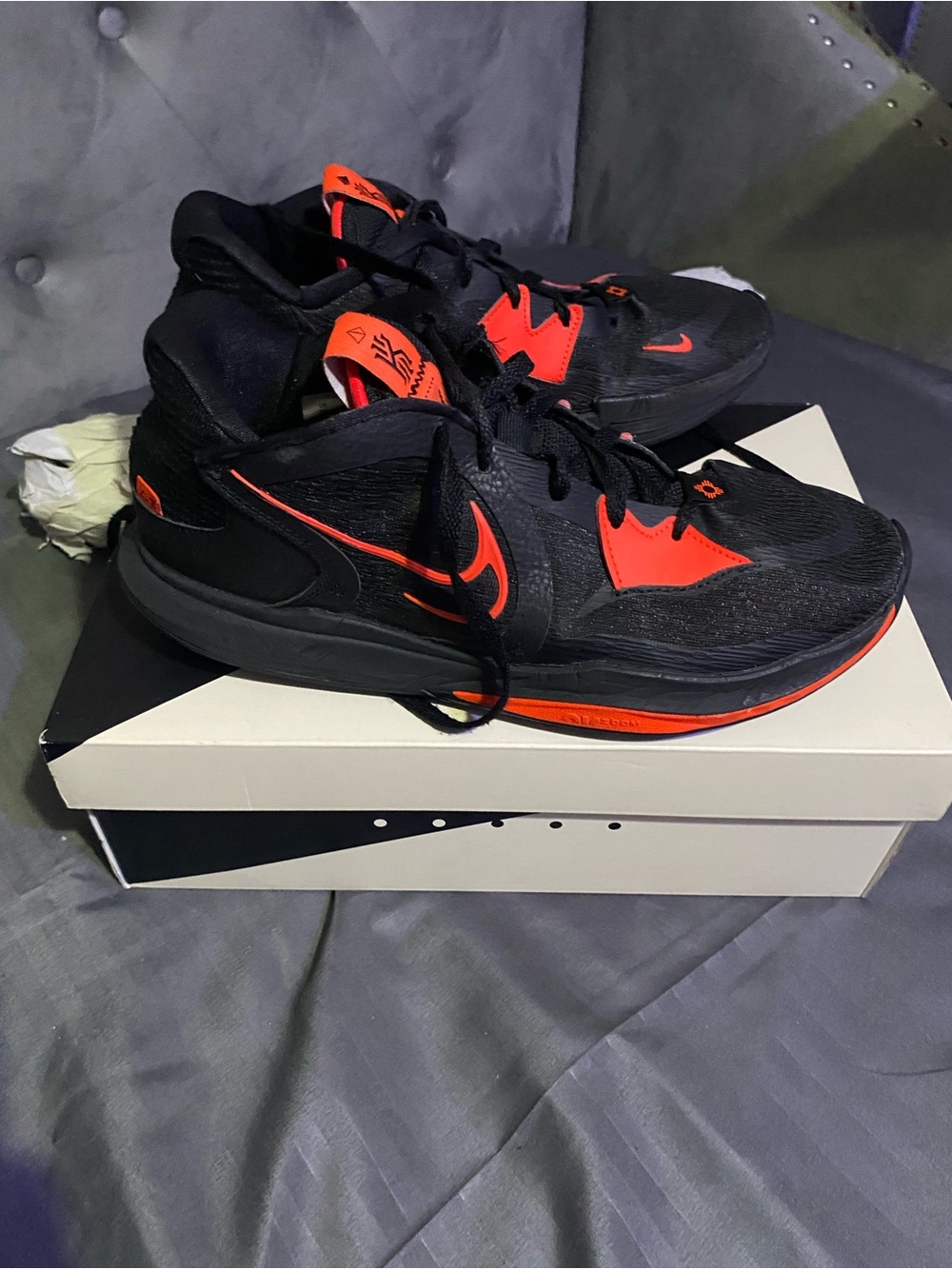 Nike Men's Black and Red Athletic Shoes
